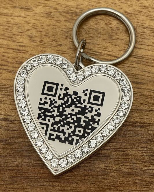 Kalpli Taşlı QR kodlu Charm